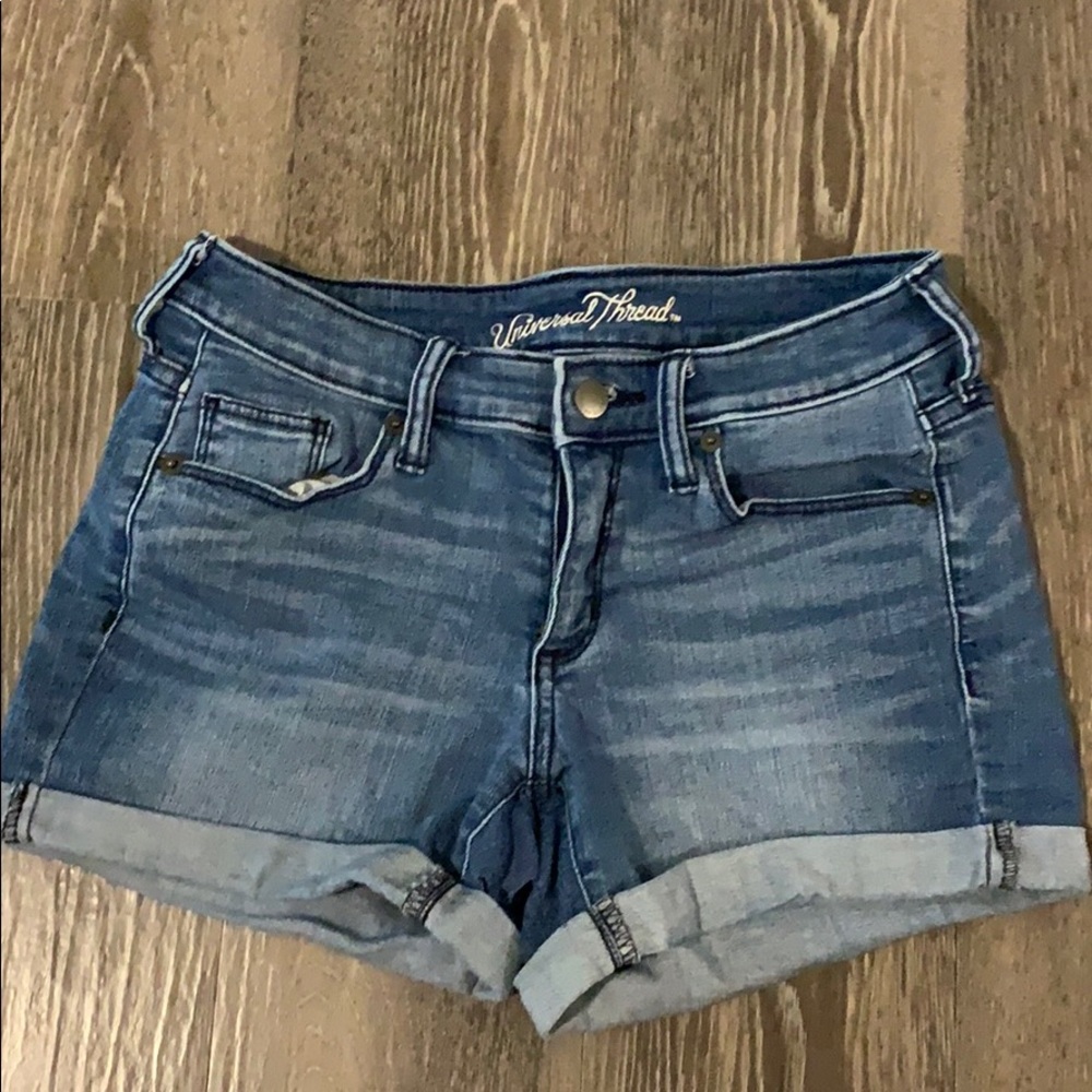 Mid rise Jean shorts